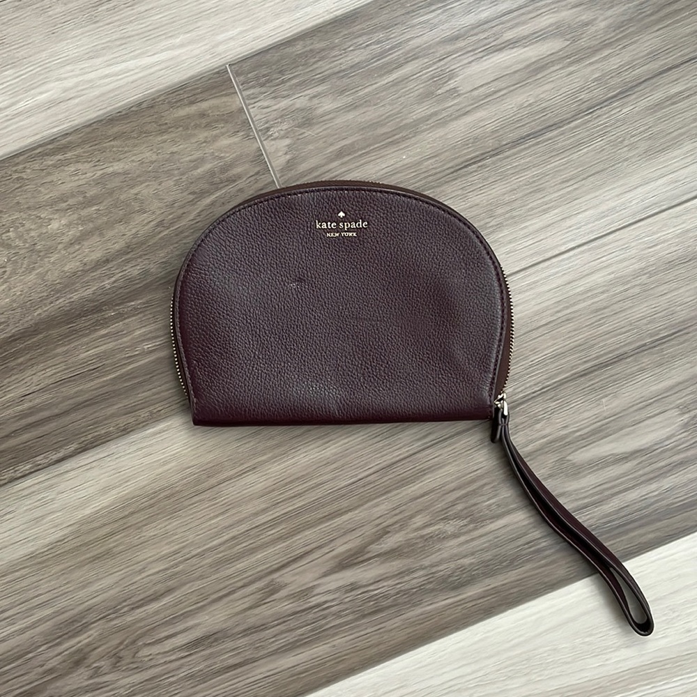 Maroon Kate Spade wristlet ♠️